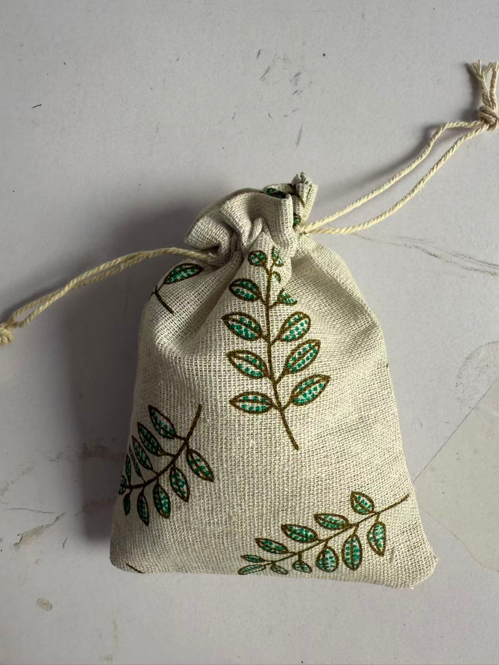 White Cotton Leaf Print Drawstring Bag 3.9x5.5in (Pack of 50)