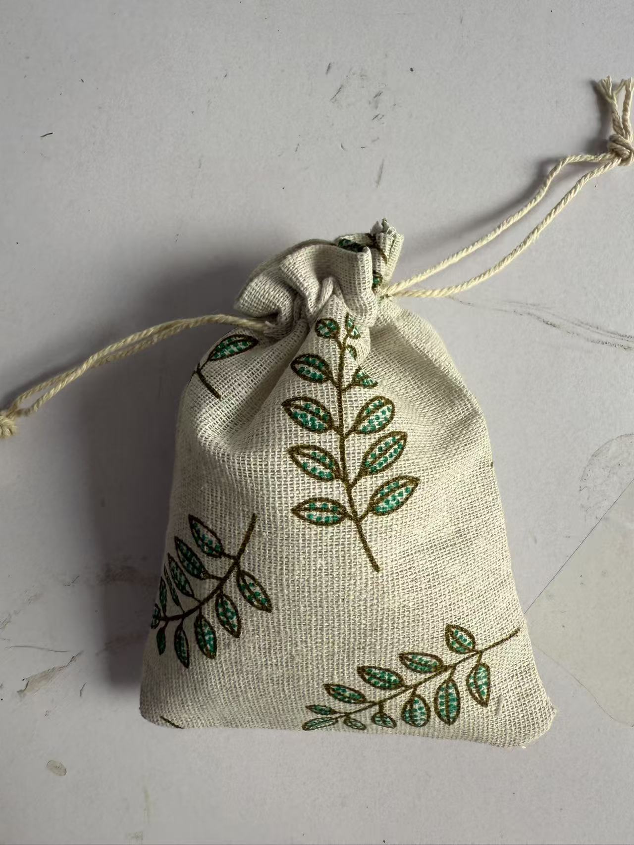 White Cotton Leaf Print Drawstring Bag 3.9x5.5in (Pack of 50)